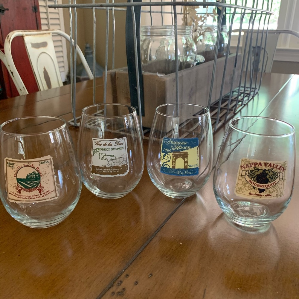 Stemless wine glasses